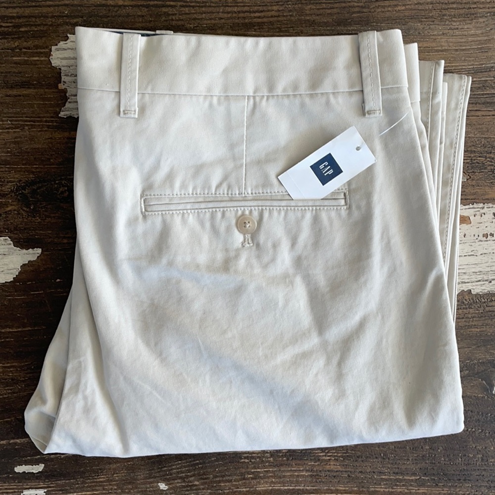 GAP NWT Men’s 33w 32L Ivory/ Off White Khaki Chino Pants New With Tags